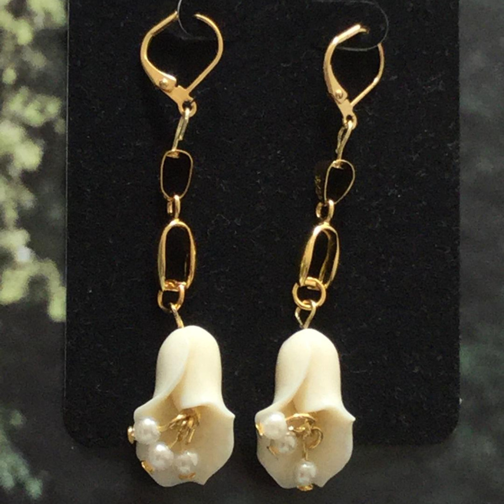 18K Gold Plated Ivory Rose Earrings with pearls - Picture 1 of 3